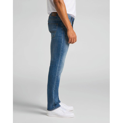 Extreme motion slim fit jeans